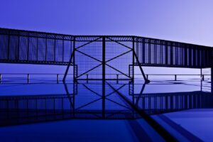 ニキビを潰しちゃった後の正しいケア方法は？