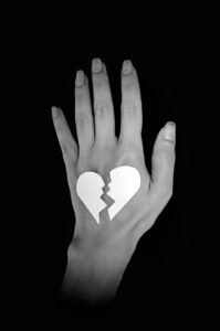 ニキビを潰してしまったらどう対処すべき？