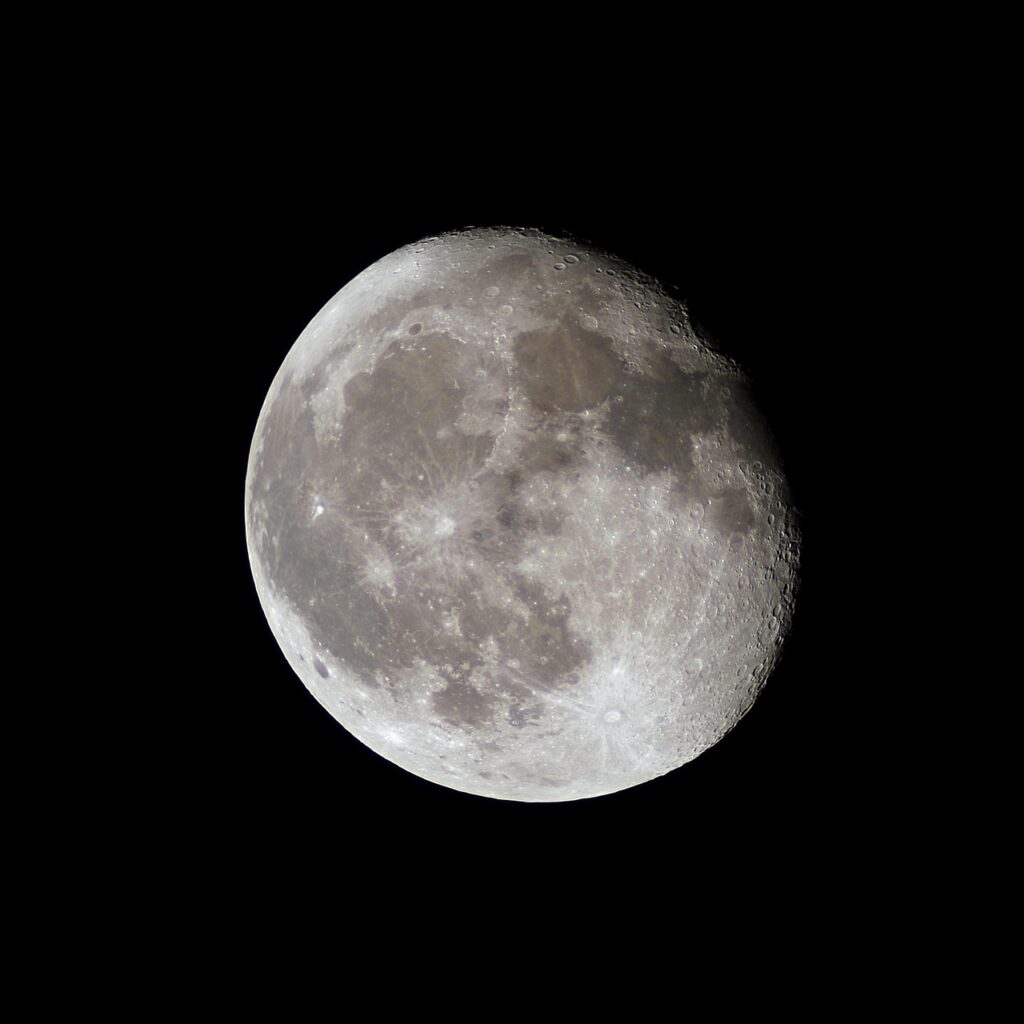 クレーターのようなニキビ跡を改善するための効果的な対策は？