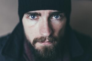 ニキビ治療は男性にとって通いやすい皮膚科で受けるべき？